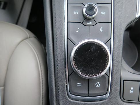 Used 2020 Cadillac XT4 Premium Luxury w/ Cold Weather Package image 12