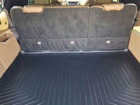 Used 2019 Cadillac Escalade ESV Platinum AWD/4WD image 16