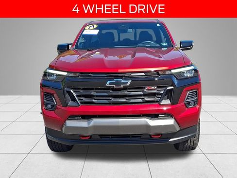 Used 2024 Chevrolet Colorado Z71 AWD/4WD image 2