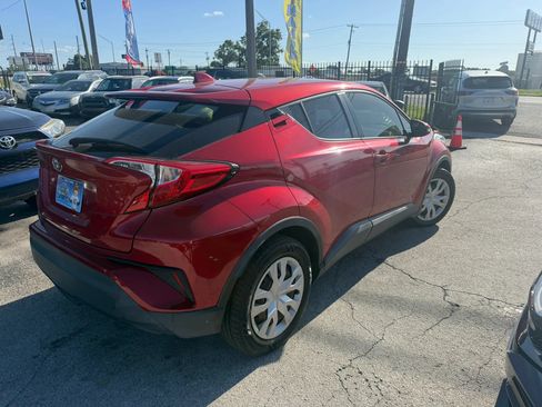Used 2020 Toyota C-HR LE FWD image 4