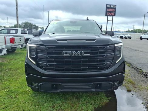 Used 2023 GMC Sierra 1500 Elevation AWD/4WD image 2