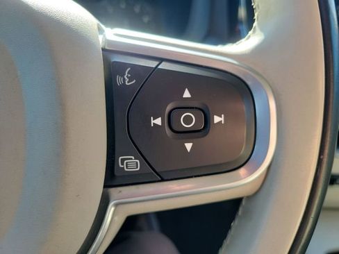 Used 2019 Volvo XC60 T5 Momentum w/ Protection Package Premier image 34