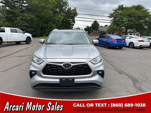 Used 2023 Toyota Highlander XLE AWD/4WD image 8