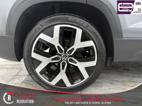 Used 2022 Volkswagen Taos SEL w/ Panoramic Sunroof Package image 10