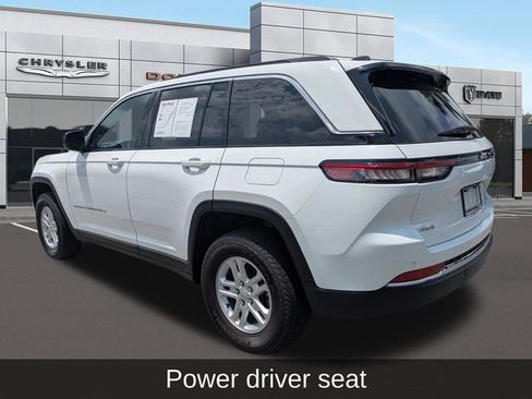 Used 2024 Jeep Grand Cherokee Laredo w/ Luxury Tech Group I AWD/4WD image 5