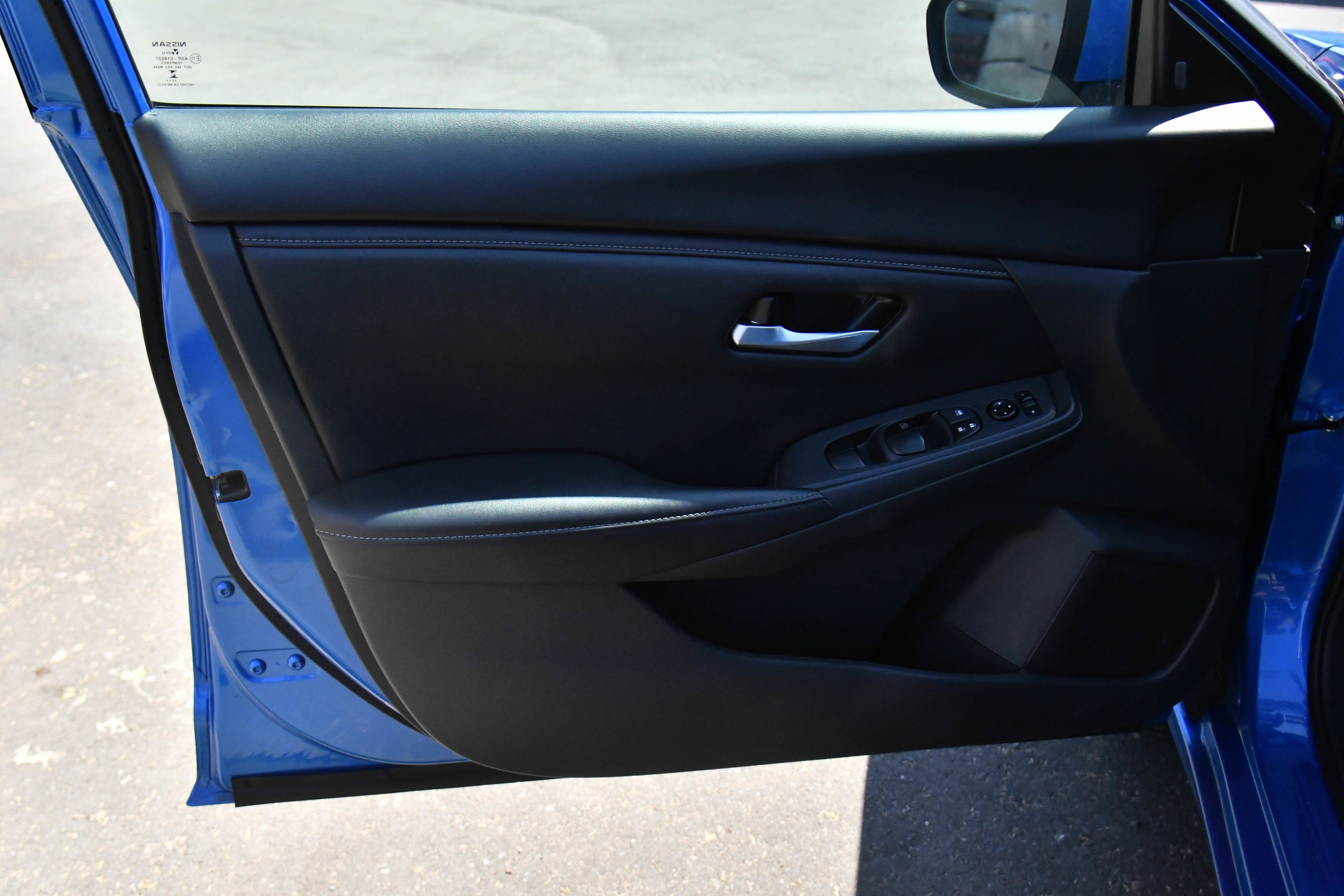 Used 2025 Nissan Sentra SV FWD image 13