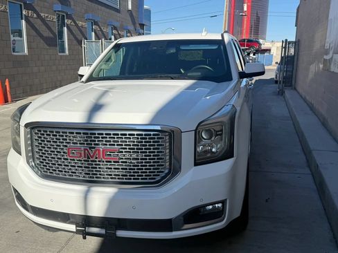 Used 2017 GMC Yukon Denali RWD image 8
