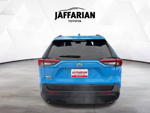 Used 2019 Toyota RAV4 LE image 7