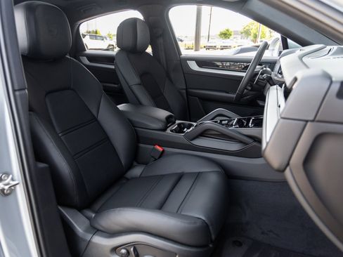 Certified 2025 Porsche Cayenne Coupe image 40