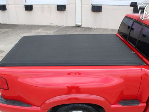 Used 2001 Chevrolet S10 Pickup Xtreme w/ Preferred Equipment Group image 39