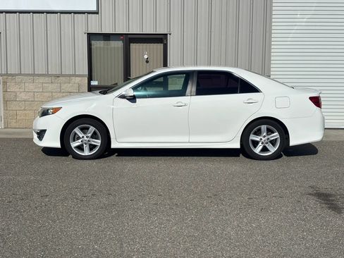 Used 2014 Toyota Camry SE FWD image 6