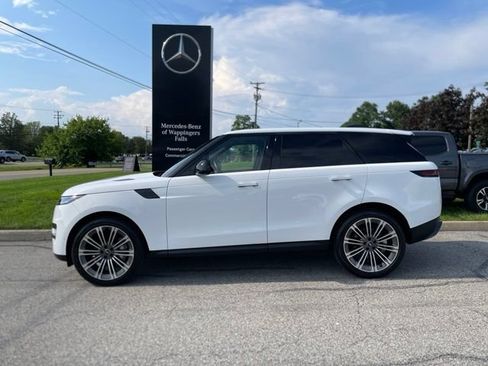 Used 2024 Land Rover Range Rover Sport SE AWD/4WD image 2