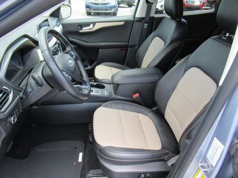 Used 2022 Ford Escape Titanium w/ Titanium Elite Package AWD/4WD image 16