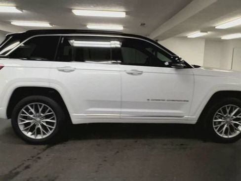 Used 2025 Jeep Grand Cherokee Summit AWD/4WD image 9