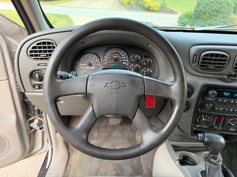 Used 2004 Chevrolet TrailBlazer LS w/ LS Preferred Equipment Group AWD/4WD image 13