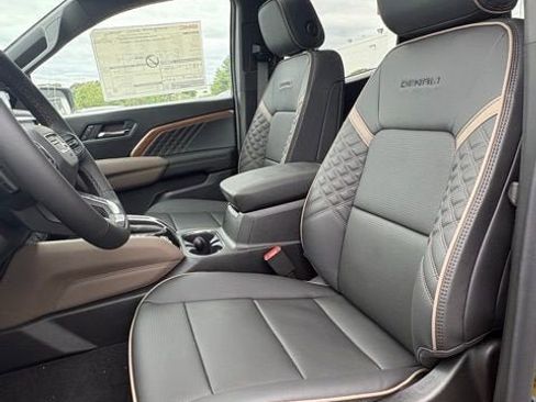 New 2026 GMC Canyon Denali w/ LPO, Denali Black Edition image 11