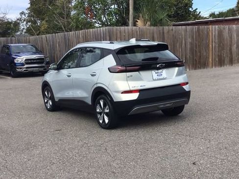 Used 2023 Chevrolet Bolt EUV LT w/ Convenience Package image 7