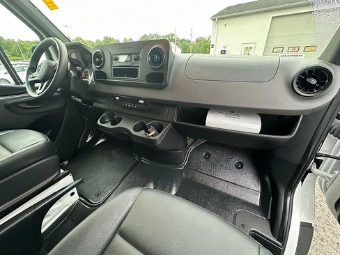 Used 2022 Mercedes-Benz Sprinter 1500 image 22