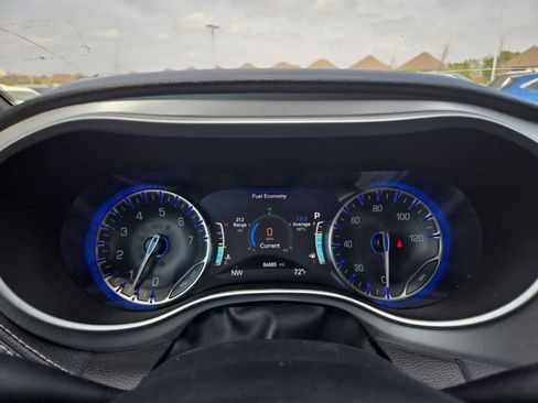 Used 2021 Chrysler Pacifica Touring w/ S Appearance Package FWD image 29