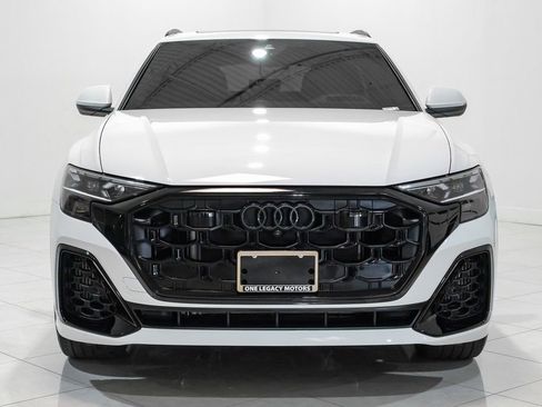 Used 2024 Audi Q8 Prestige image 2