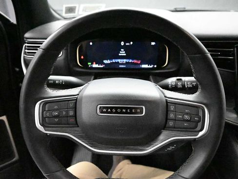 Used 2024 Jeep Wagoneer L Series II w/ Flexible Seating Group AWD/4WD image 13