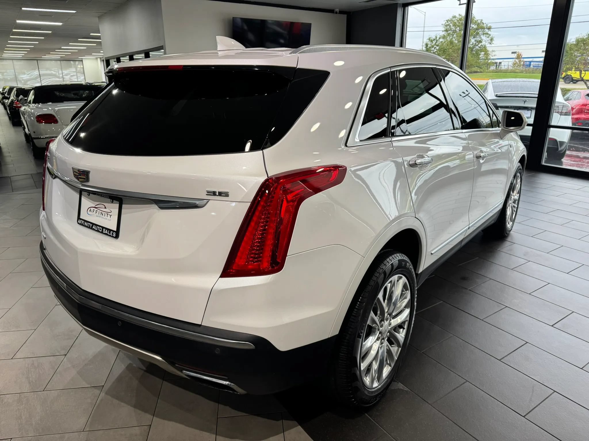 Used 2017 Cadillac XT5 Platinum AWD/4WD image 5