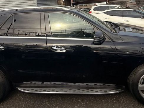 Used 2015 Mercedes-Benz ML 400 4MATIC w/ Lighting Package image 4