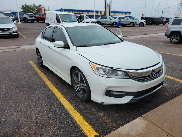 Used 2017 Honda Accord Sport image 3