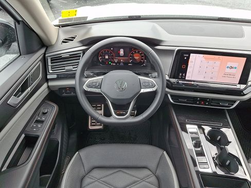Used 2024 Volkswagen Atlas Peak Edition SE AWD/4WD image 13