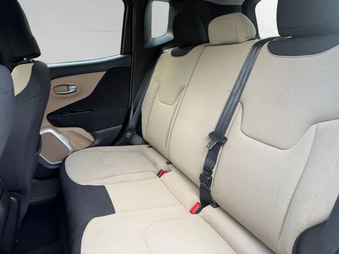 Used 2015 Jeep Renegade Latitude AWD/4WD image 15