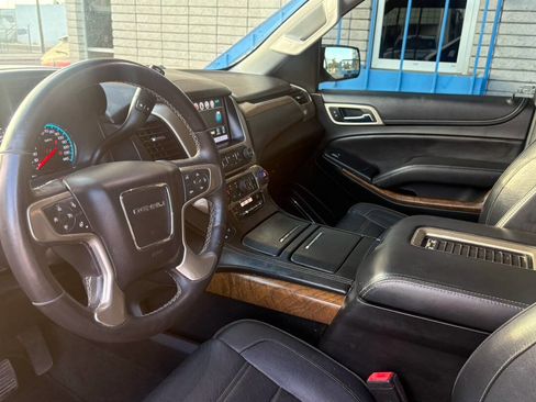 Used 2018 GMC Yukon Denali w/ Denali Ultimate Package AWD/4WD image 3