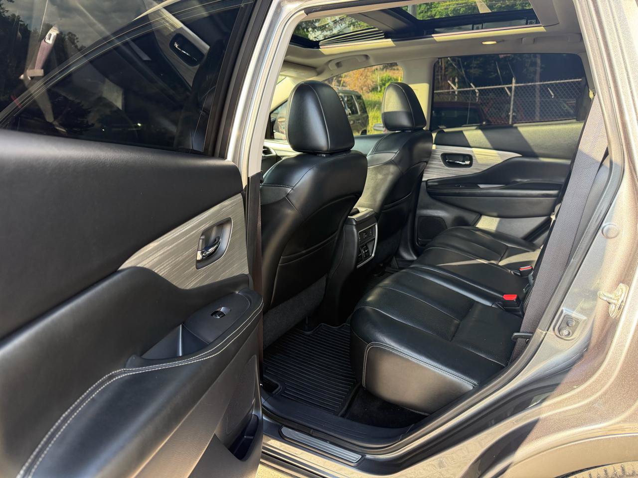 Used 2015 Nissan Murano Platinum w/ Platinum Technology Package AWD/4WD image 23