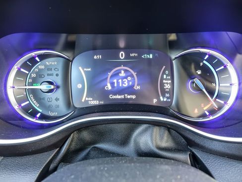 Used 2020 Chrysler Pacifica Limited image 16