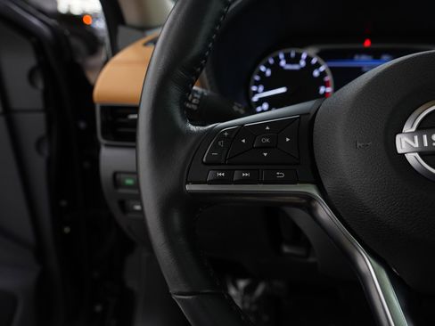 Used 2025 Nissan Sentra SV w/ SV Premium Package image 20