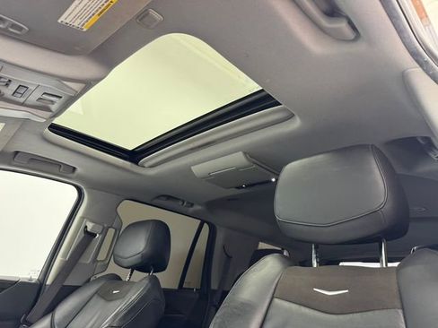 Used 2015 Cadillac Escalade Luxury RWD image 5