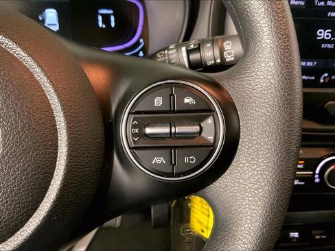Used 2025 Kia Soul LX image 19