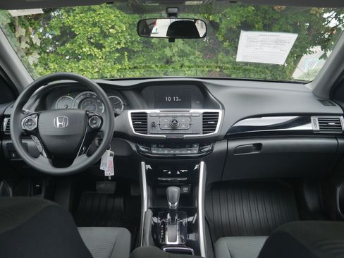 Used 2016 Honda Accord LX image 9