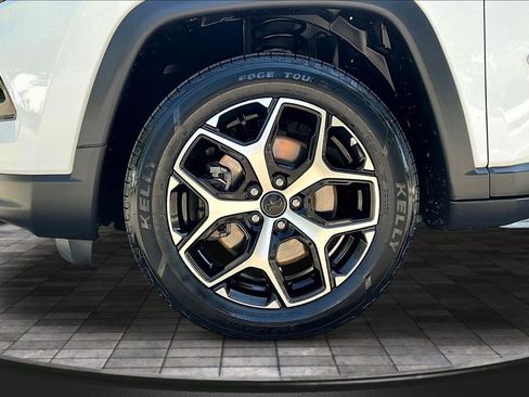 Used 2025 Jeep Compass Limited AWD/4WD image 32