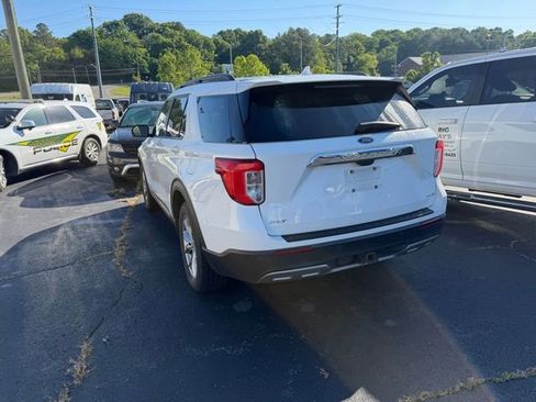 Used 2020 Ford Explorer XLT w/ Equipment Group 202A AWD/4WD image 8