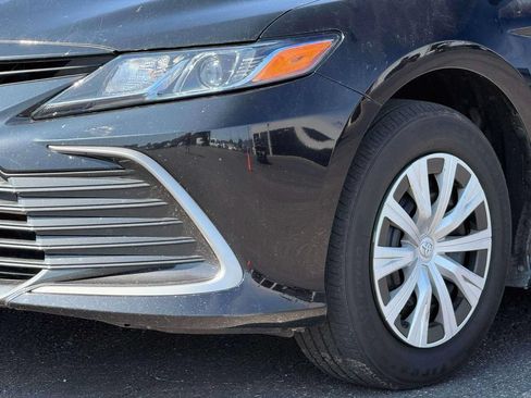 Used 2022 Toyota Camry LE FWD image 5