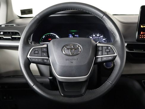 Used 2023 Toyota Sienna XLE image 37