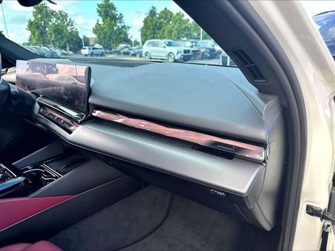 Used 2024 BMW i5 eDrive40i w/ M Sport Package RWD image 26