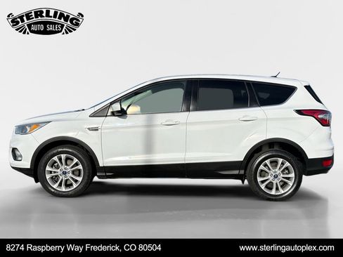 Used 2017 Ford Escape SE image 2