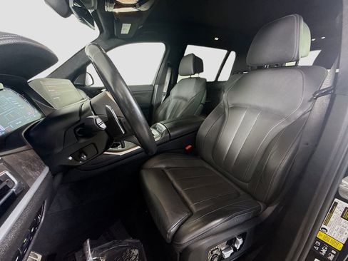 Used 2022 BMW X7 M50i w/ Dynamic Handling Package image 22