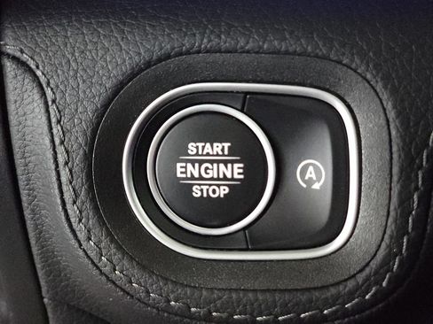 Used 2024 Mercedes-Benz GLE 450 4MATIC w/ AMG Line Exterior image 17