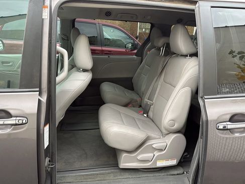 Used 2017 Toyota Sienna XLE w/ XLE Navigation Package image 28