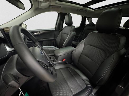 New 2025 Ford Escape SE w/ Class II Trailer Tow Package image 9