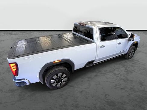 Used 2025 GMC Sierra 3500 Denali w/ Technology Package AWD/4WD image 4
