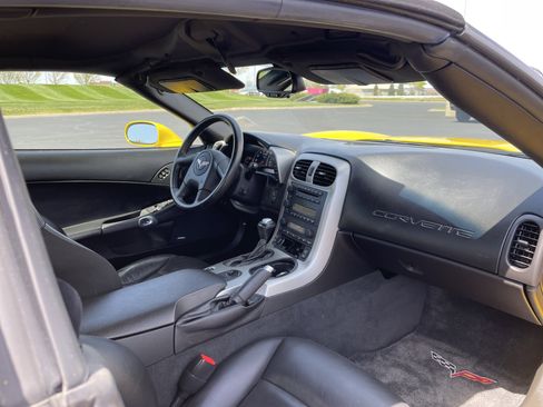 Used 2005 Chevrolet Corvette Convertible w/ Preferred Equipment Group RWD image 16