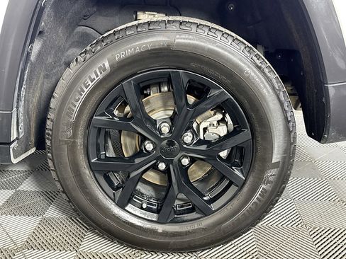 Used 2024 Jeep Grand Cherokee Altitude image 36